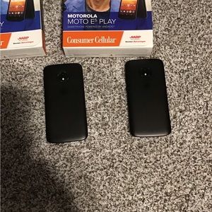 2 Motorola E5 Play Consumer Cellular cell phones - like new